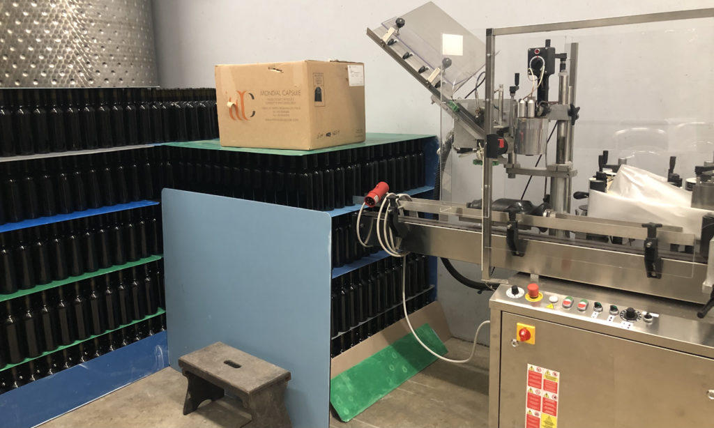 wine bottle labeling machine